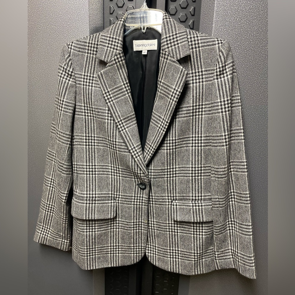 Bloomingdale’s Women 4p Jacket